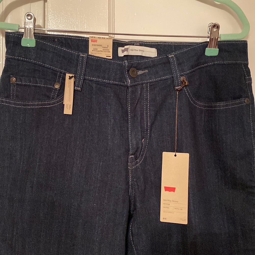 NWT Levi’s mid-rise skinny dark wash